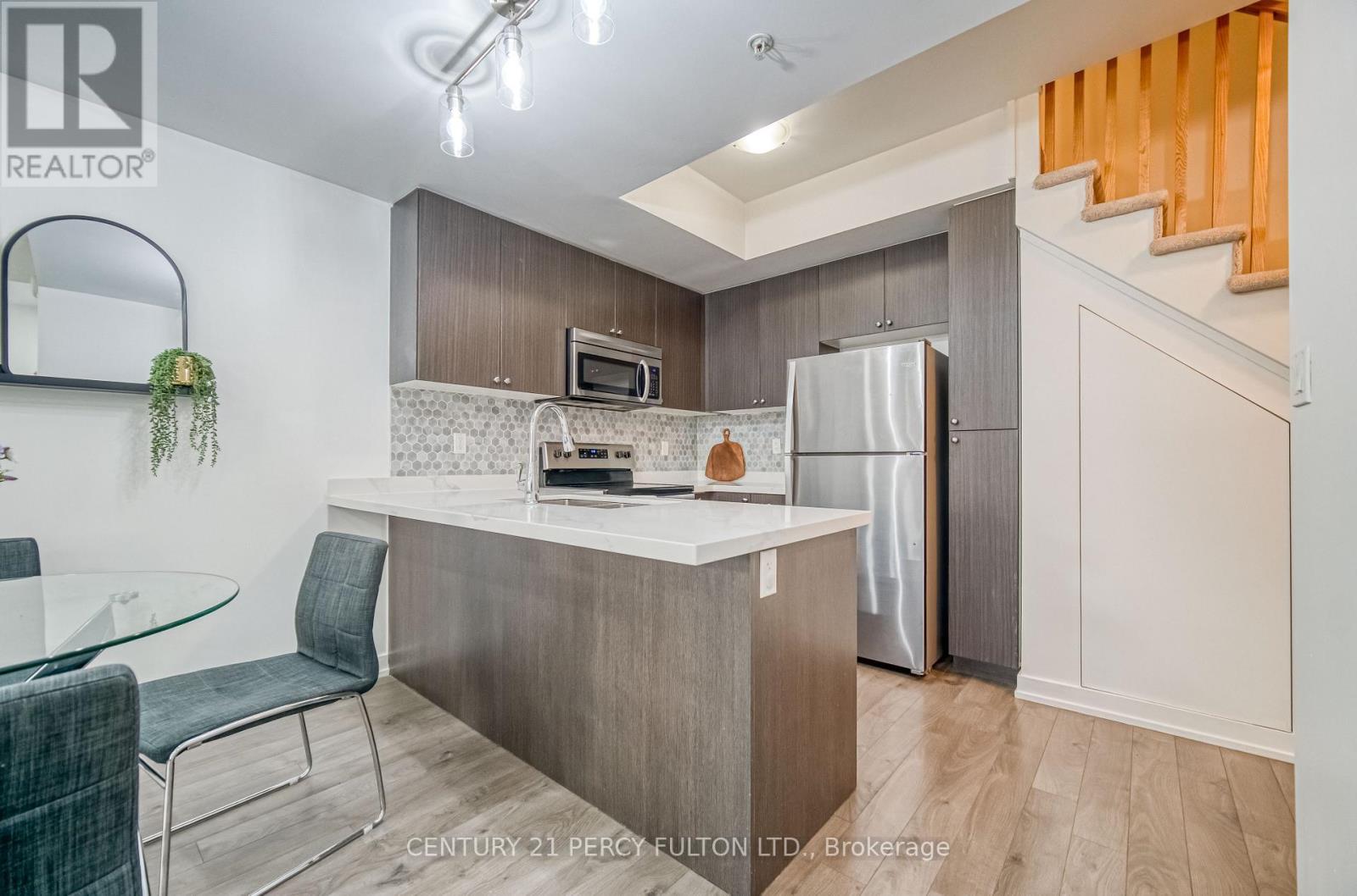 504 - 1555 Kingston Road, Pickering, ON - Indoor Photo Showing Kitchen With Stainless Steel Kitchen
