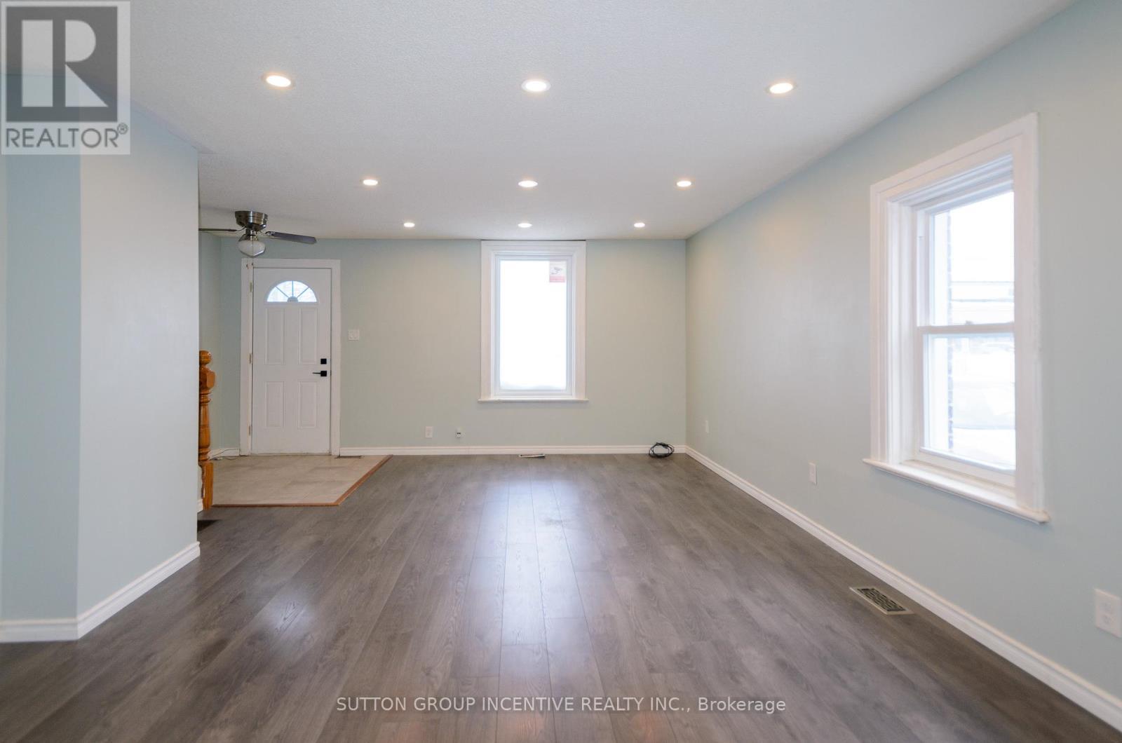 46 Ellen Street, Barrie, ON - Indoor Photo Showing Other Room