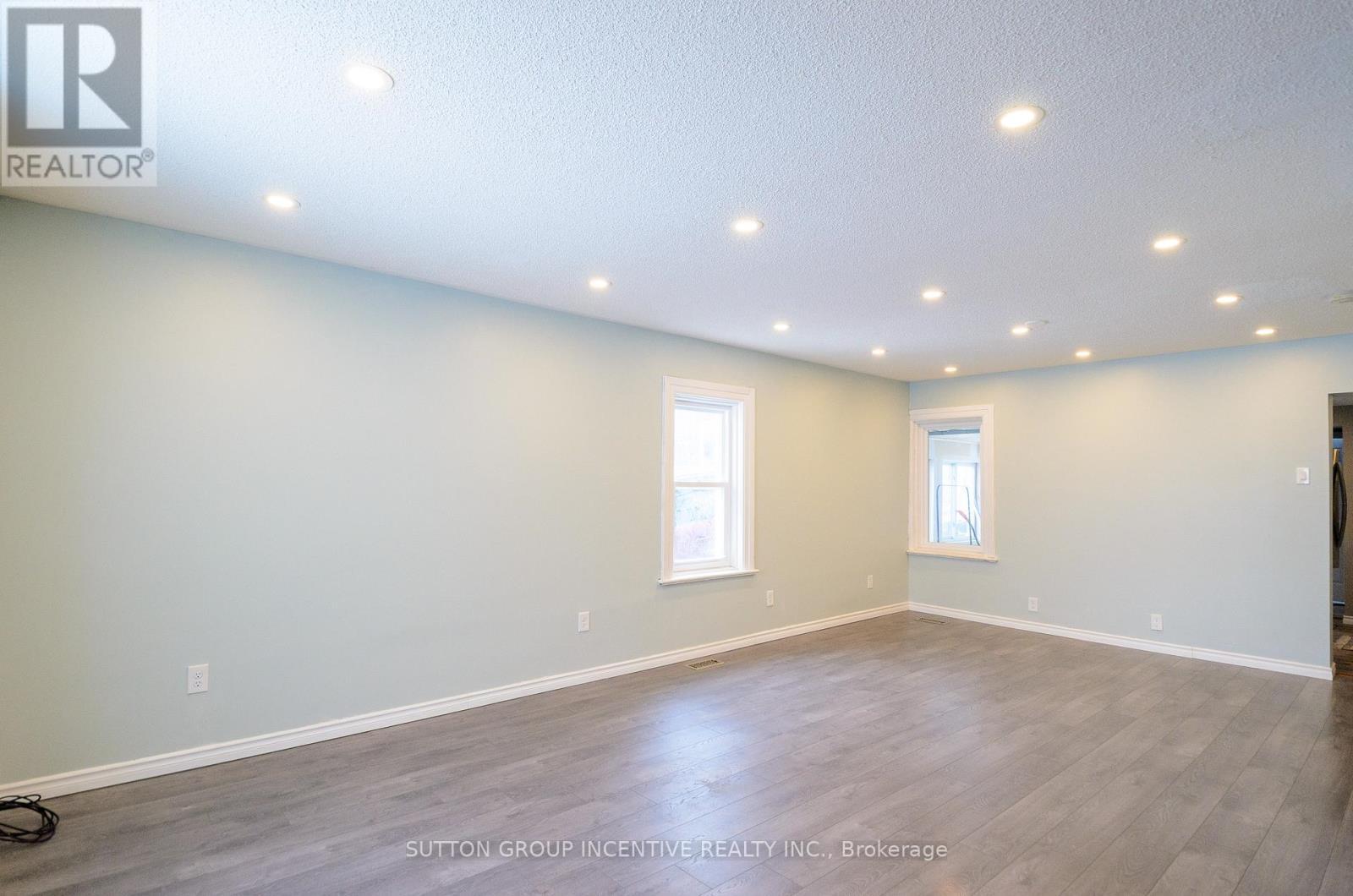 46 Ellen Street, Barrie, ON - Indoor Photo Showing Other Room