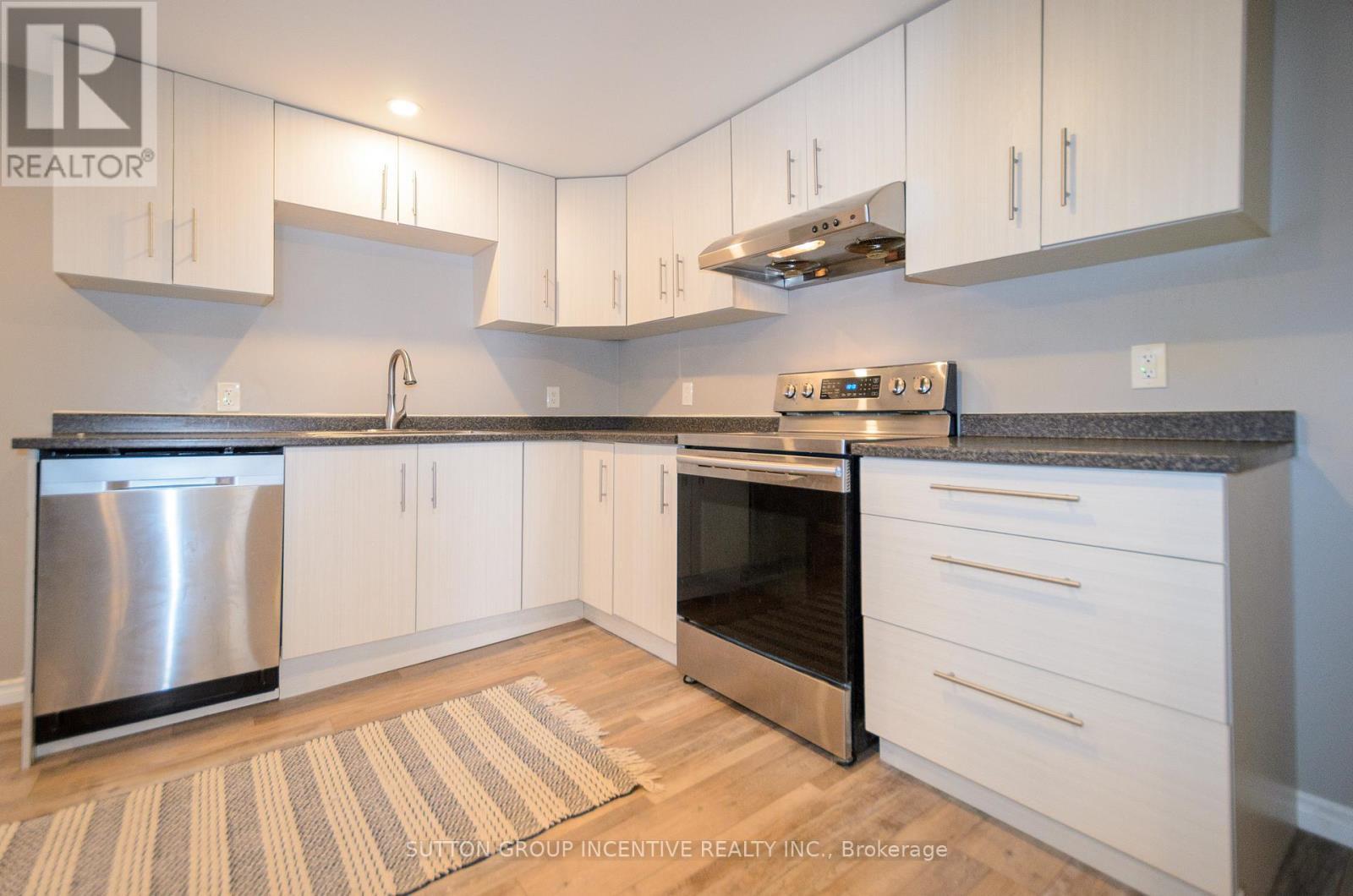 46 Ellen Street, Barrie, ON - Indoor Photo Showing Kitchen