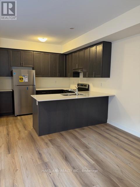 911 - 1695 Dersan Street, Pickering, ON - Indoor Photo Showing Kitchen