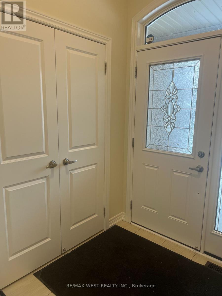 21 Spruce Pine Crescent, Vaughan, ON - Indoor Photo Showing Other Room