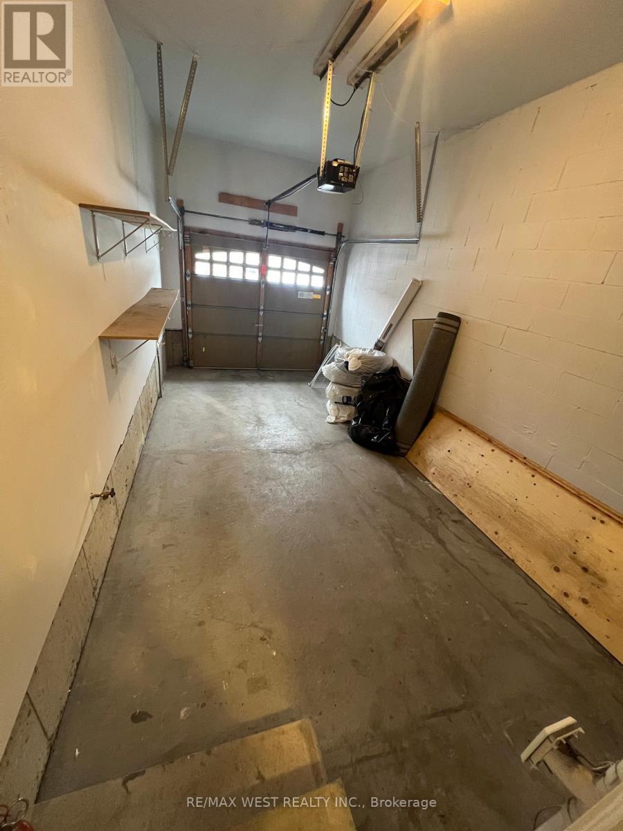 21 Spruce Pine Crescent, Vaughan, ON - Indoor Photo Showing Garage