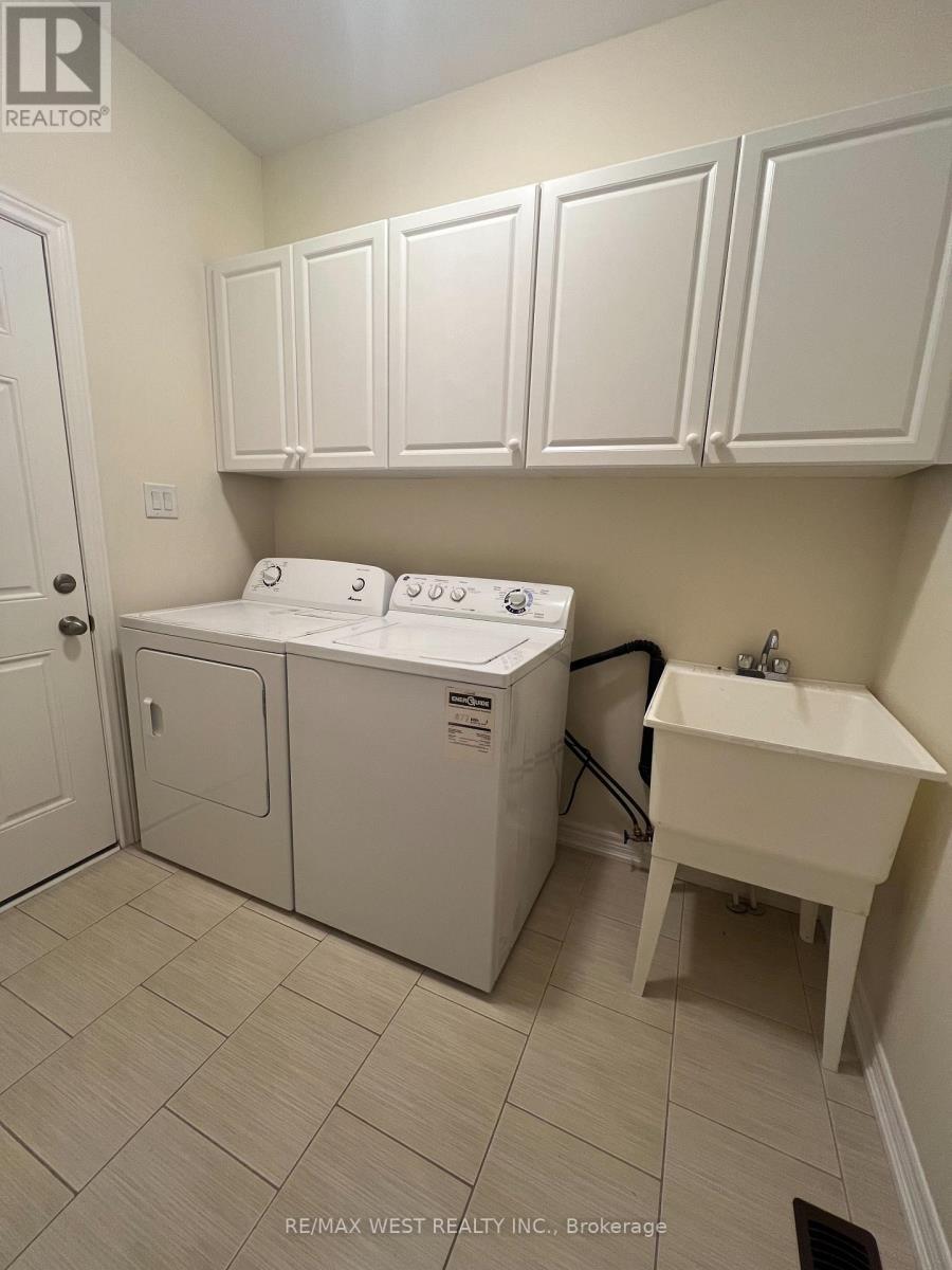 21 Spruce Pine Crescent, Vaughan, ON - Indoor Photo Showing Laundry Room