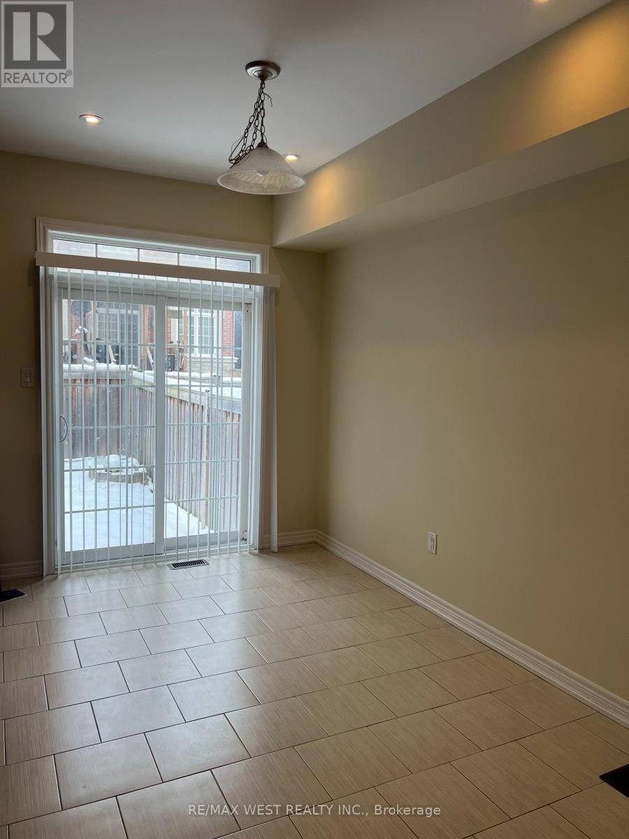 21 Spruce Pine Crescent, Vaughan, ON - Indoor Photo Showing Other Room