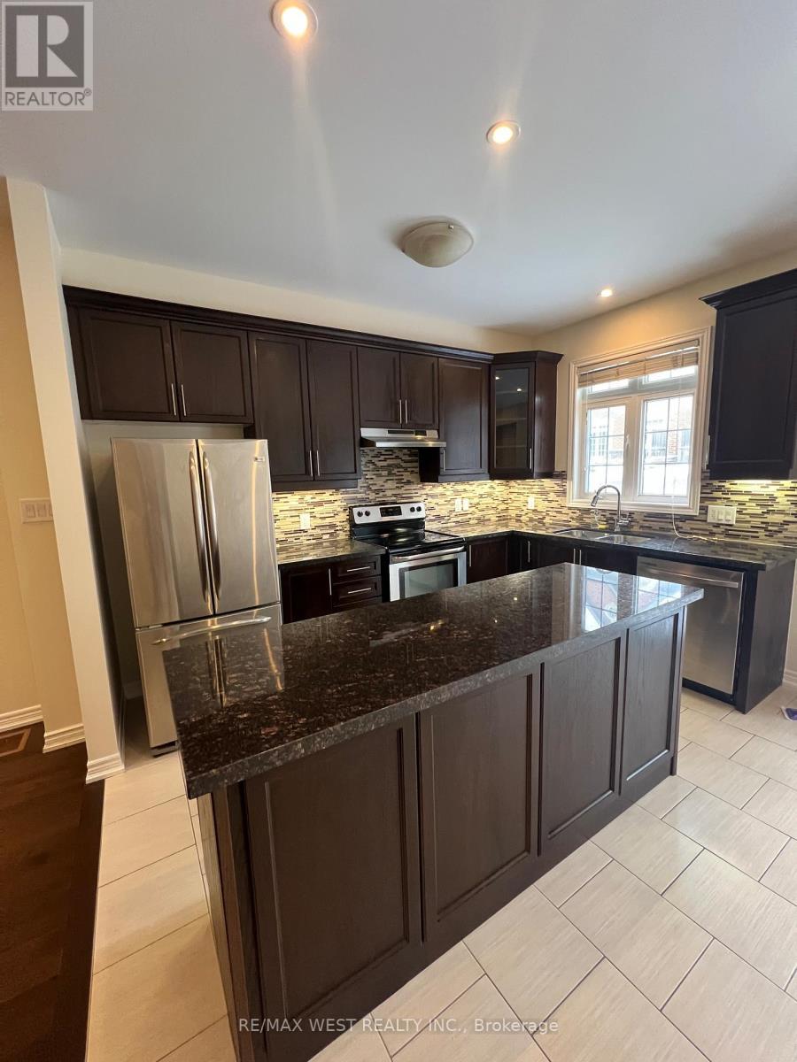 21 Spruce Pine Crescent, Vaughan, ON - Indoor Photo Showing Kitchen