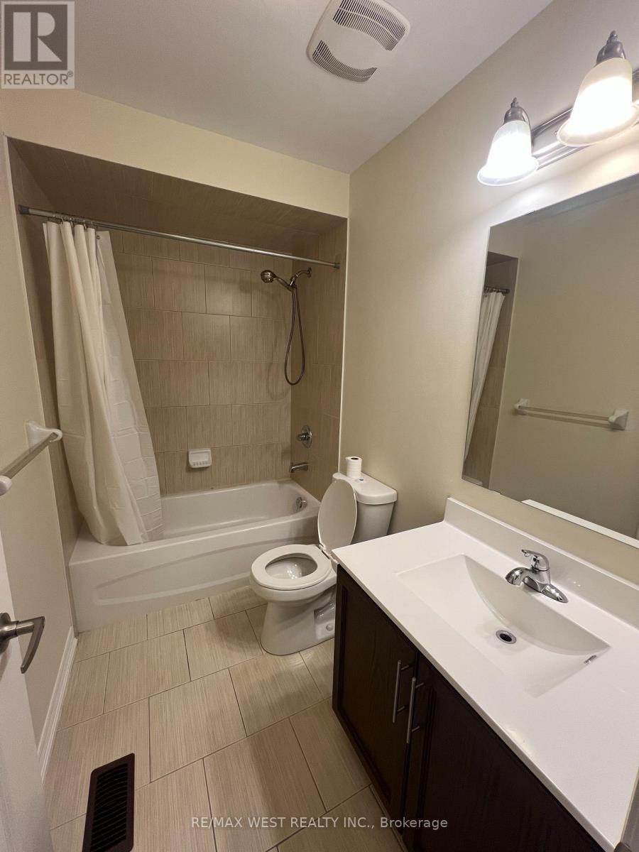 21 Spruce Pine Crescent, Vaughan, ON - Indoor Photo Showing Bathroom