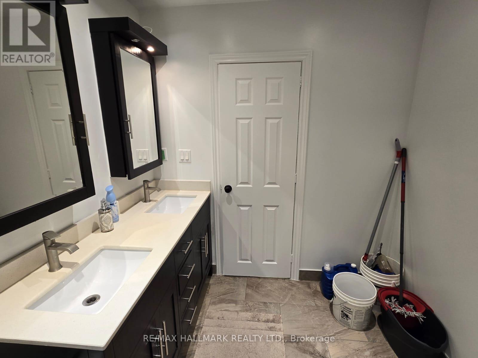 #Main - 148 Derrydown Road S, Toronto, ON - Indoor Photo Showing Bathroom