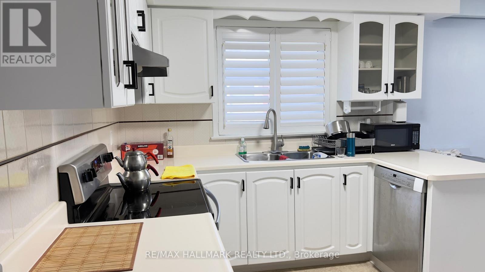 #Main - 148 Derrydown Road S, Toronto, ON - Indoor Photo Showing Kitchen