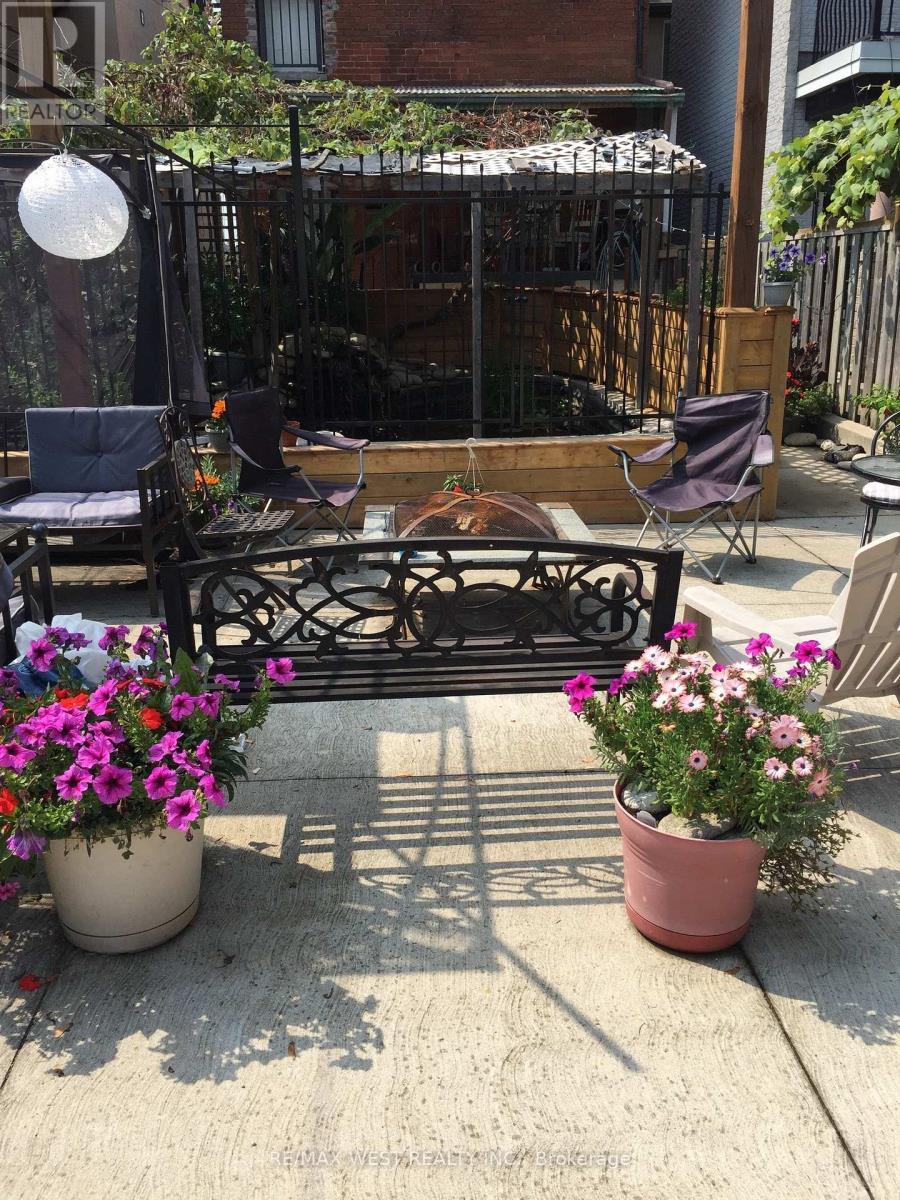 2Nd Fl - 247 Lansdowne Avenue, Toronto, ON - Outdoor