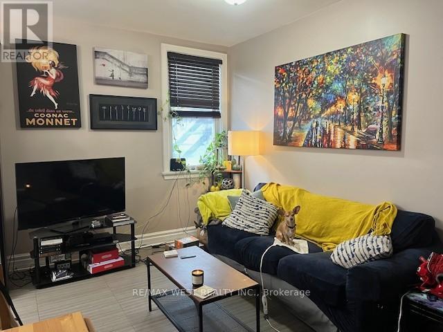 2Nd Fl - 247 Lansdowne Avenue, Toronto, ON - Indoor Photo Showing Living Room
