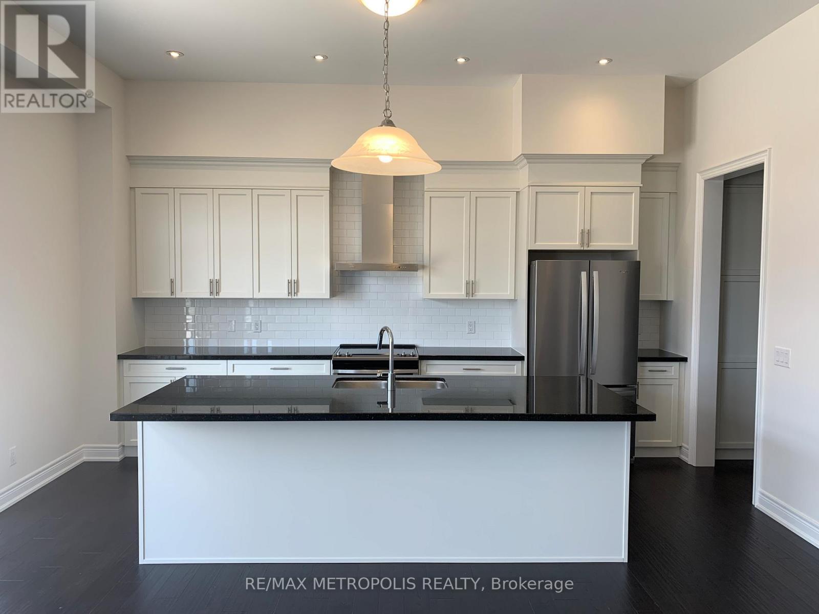 38 Hayeraft Street, Whitby, ON - Indoor Photo Showing Kitchen With Stainless Steel Kitchen With Upgraded Kitchen