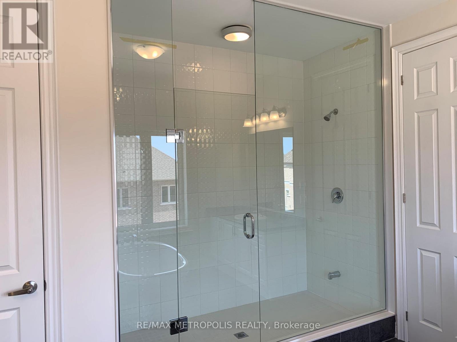 38 Hayeraft Street, Whitby, ON - Indoor Photo Showing Bathroom