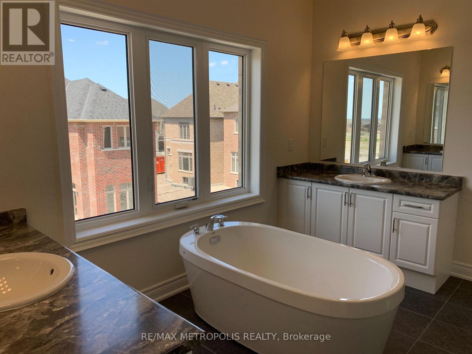 38 Hayeraft Street, Whitby, ON - Indoor Photo Showing Bathroom