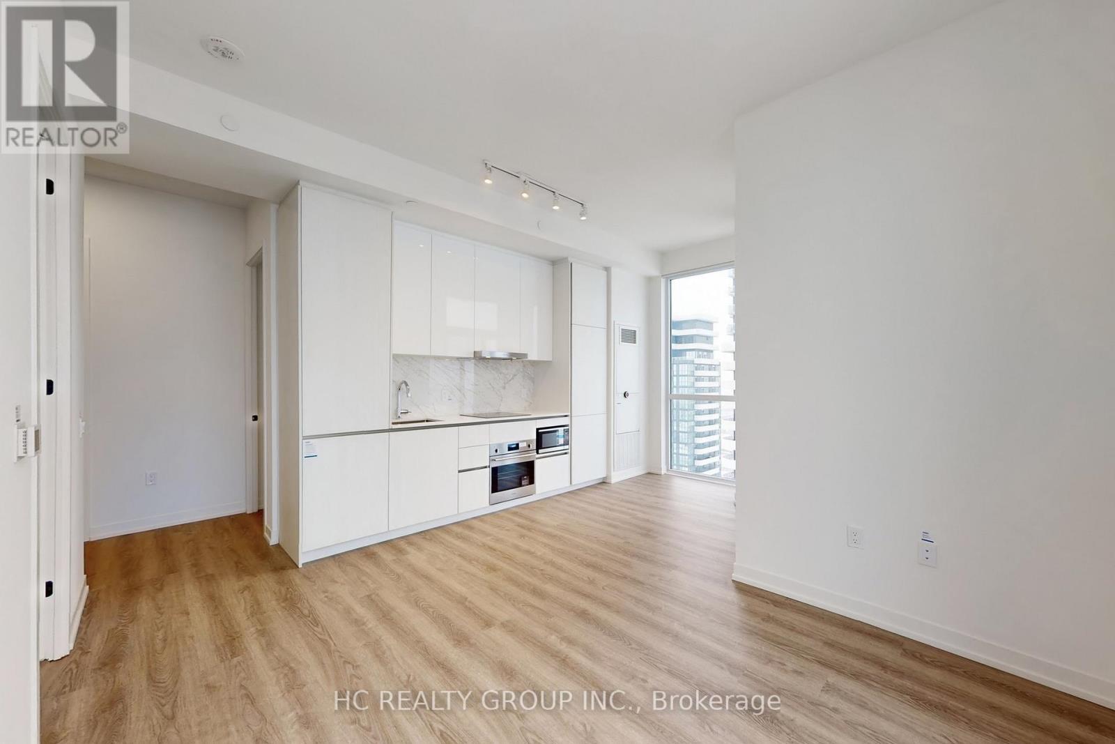 4902 - 8 Interchange Way, Vaughan, ON - Indoor Photo Showing Kitchen