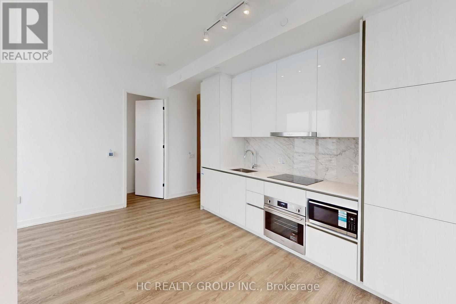 4902 - 8 Interchange Way, Vaughan, ON - Indoor Photo Showing Kitchen With Upgraded Kitchen