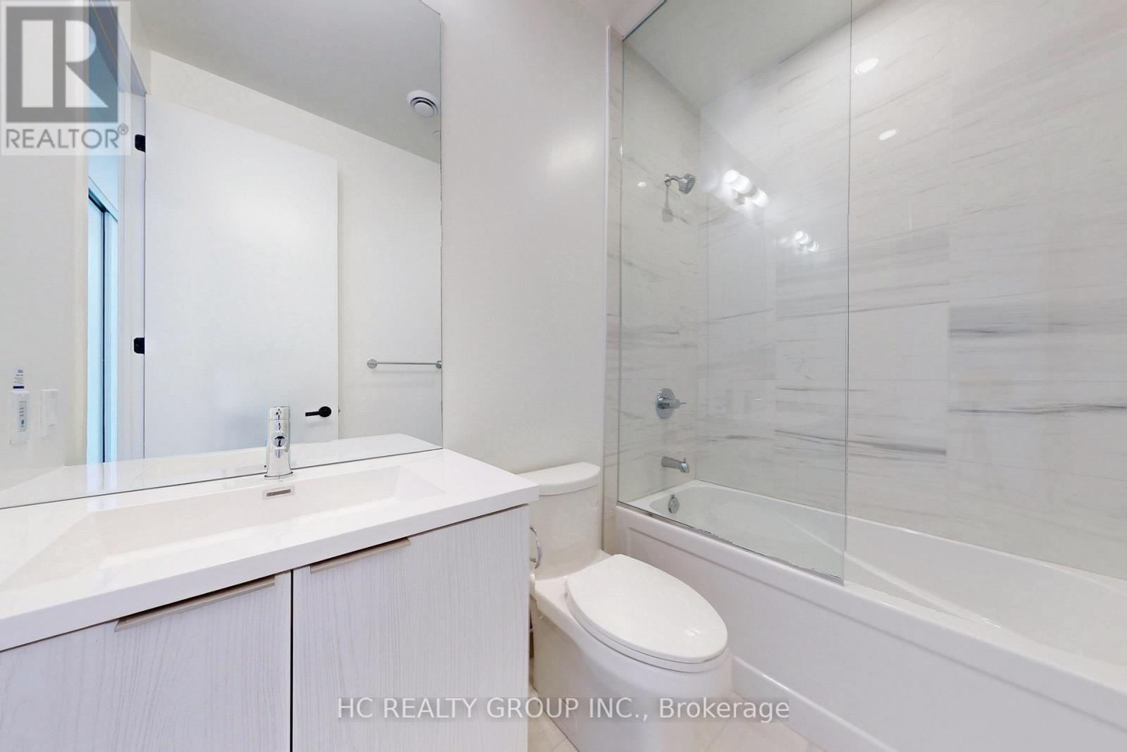 4902 - 8 Interchange Way, Vaughan, ON - Indoor Photo Showing Bathroom
