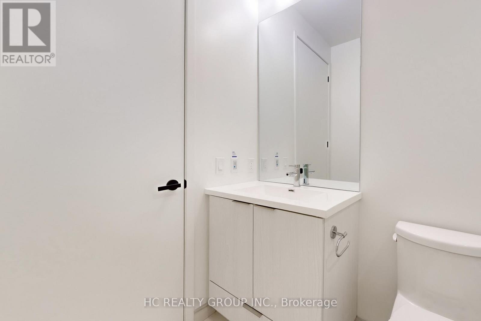 4902 - 8 Interchange Way, Vaughan, ON - Indoor Photo Showing Bathroom