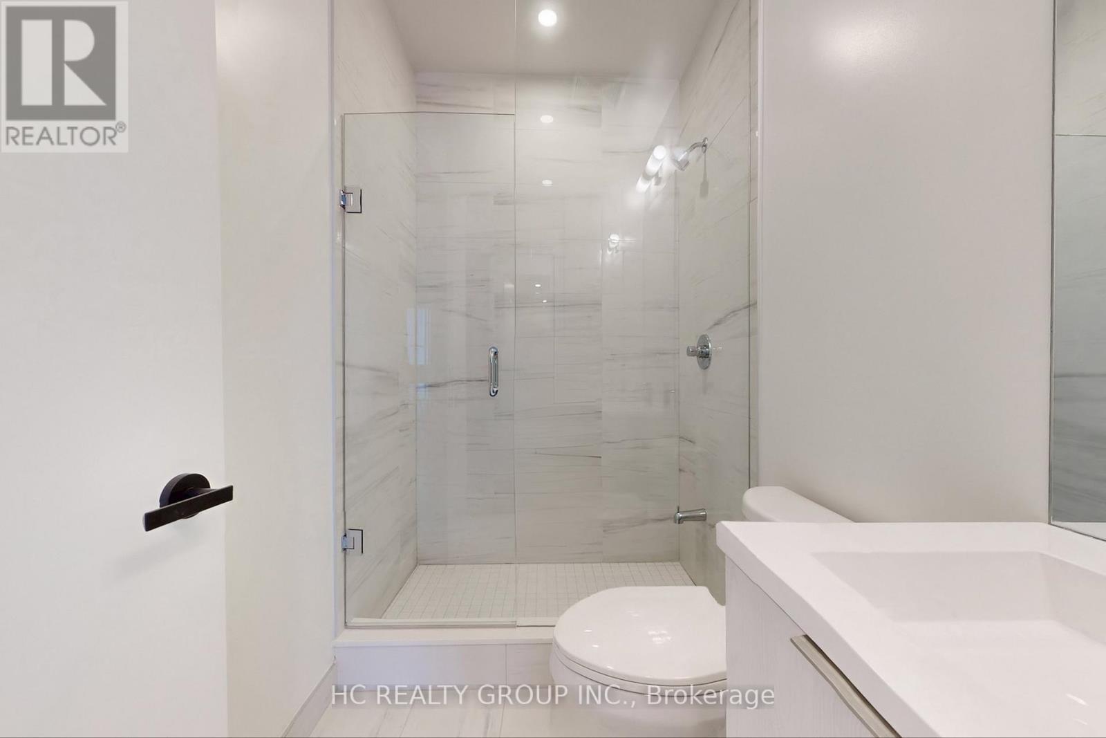 4902 - 8 Interchange Way, Vaughan, ON - Indoor Photo Showing Bathroom