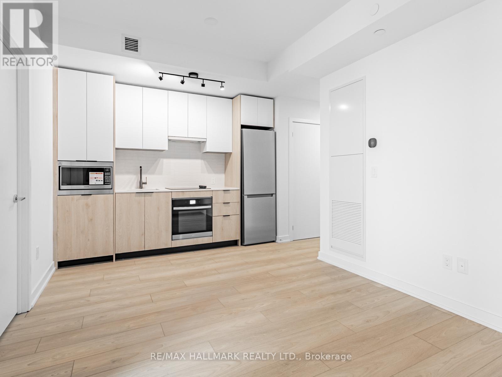 723 - 1007 The Queensway, Toronto, ON - Indoor Photo Showing Kitchen