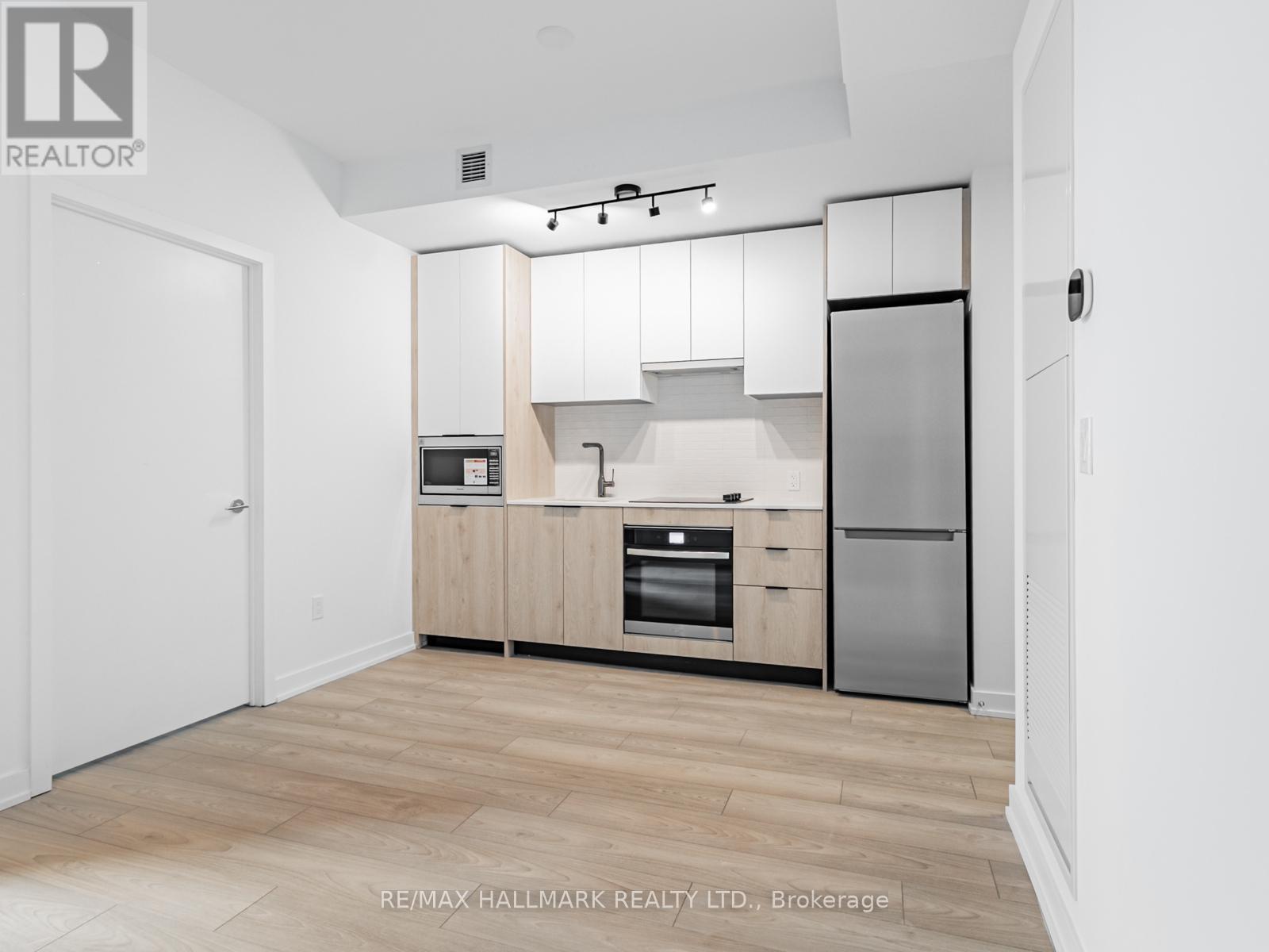 723 - 1007 The Queensway, Toronto, ON - Indoor Photo Showing Kitchen