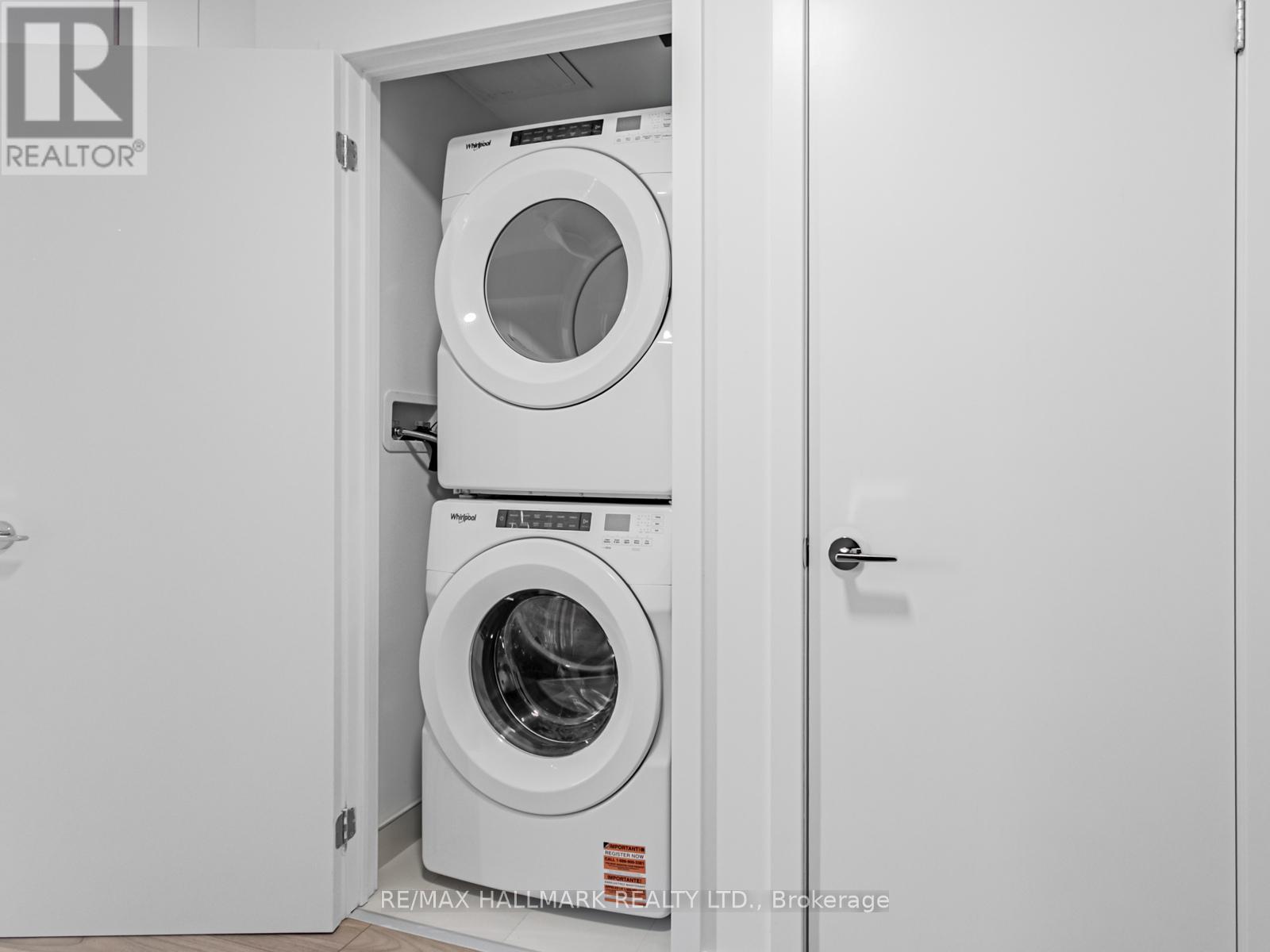 723 - 1007 The Queensway, Toronto, ON - Indoor Photo Showing Laundry Room