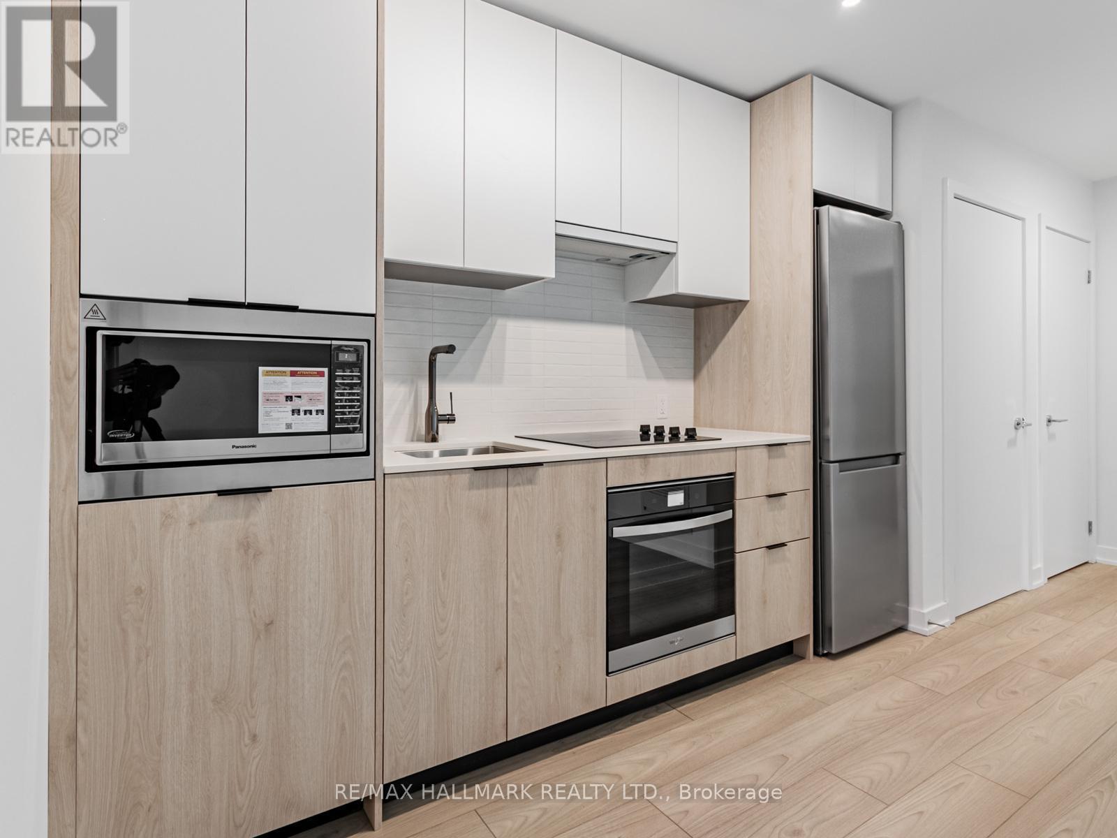 723 - 1007 The Queensway, Toronto, ON - Indoor Photo Showing Kitchen