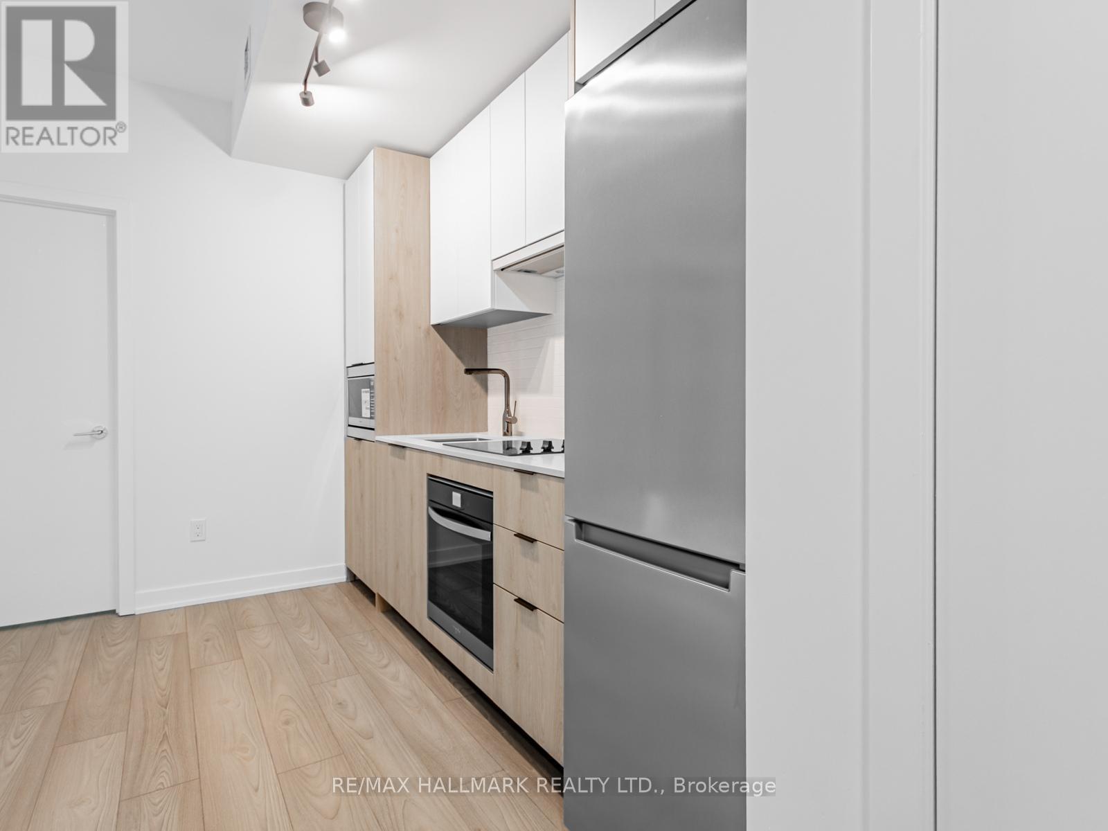723 - 1007 The Queensway, Toronto, ON - Indoor Photo Showing Kitchen