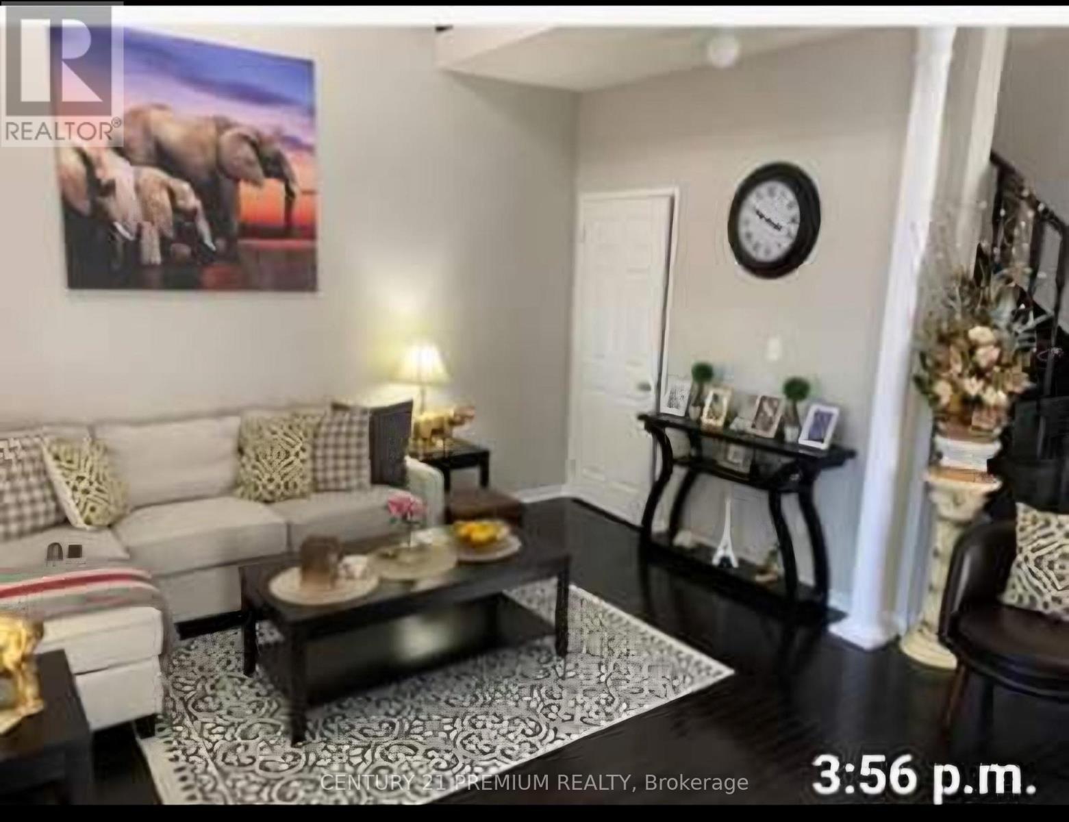 Main - 48 Gulfbrook Circle, Brampton, ON - Indoor Photo Showing Living Room