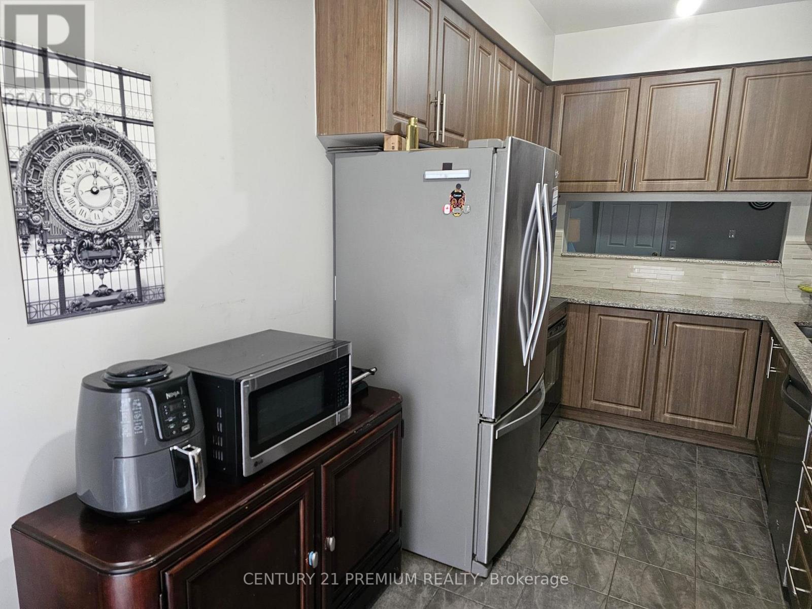 Main - 48 Gulfbrook Circle, Brampton, ON - Indoor Photo Showing Kitchen
