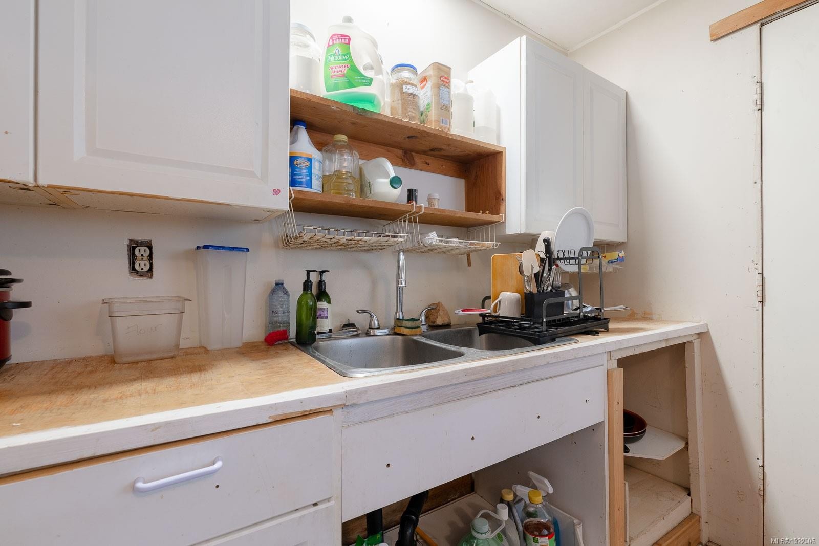 230 Clutus Rd, Bamfield, BC
