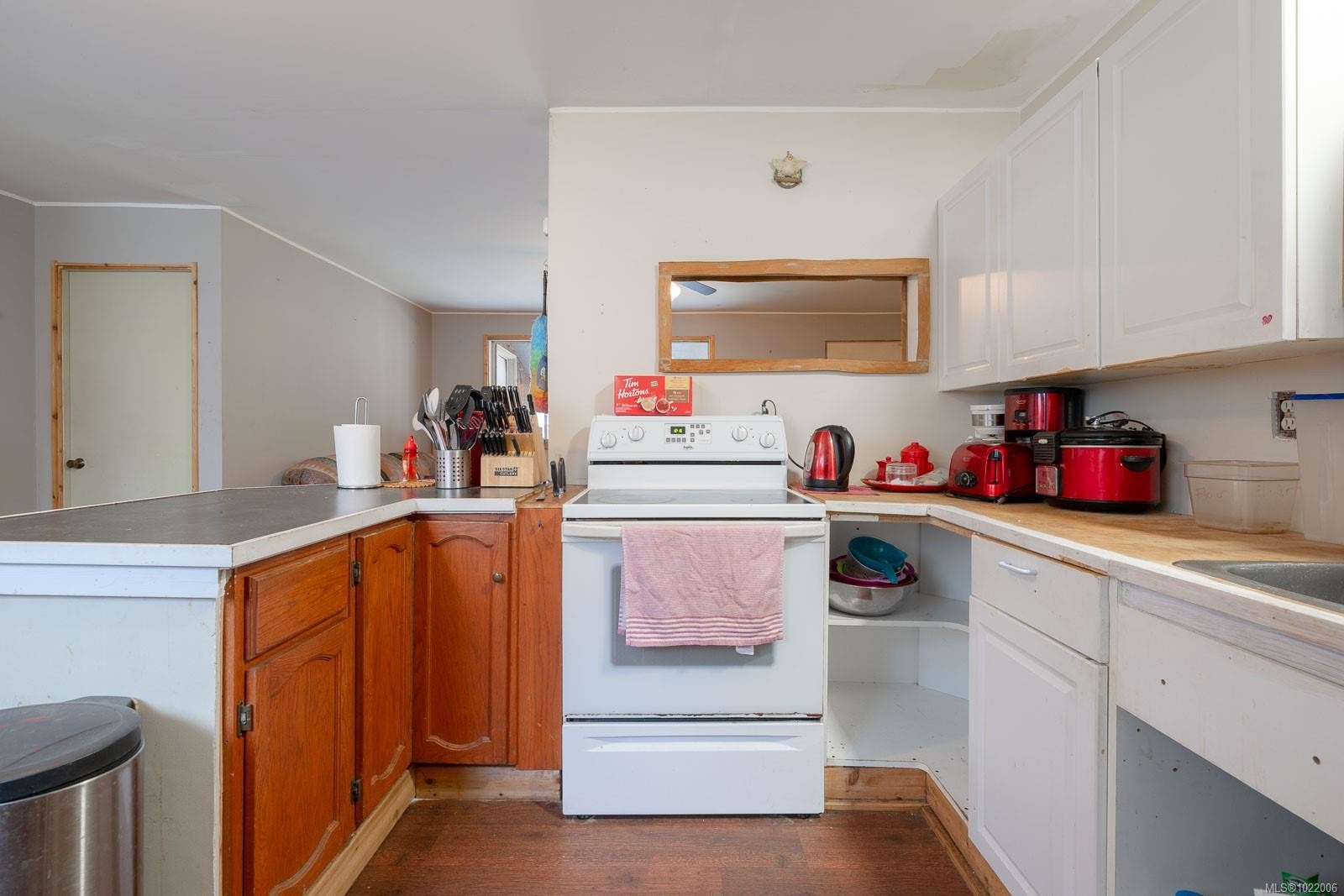 230 Clutus Rd, Bamfield, BC