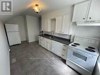 221 Main Street, Clearview (Stayner), ON - Indoor Photo Showing Kitchen