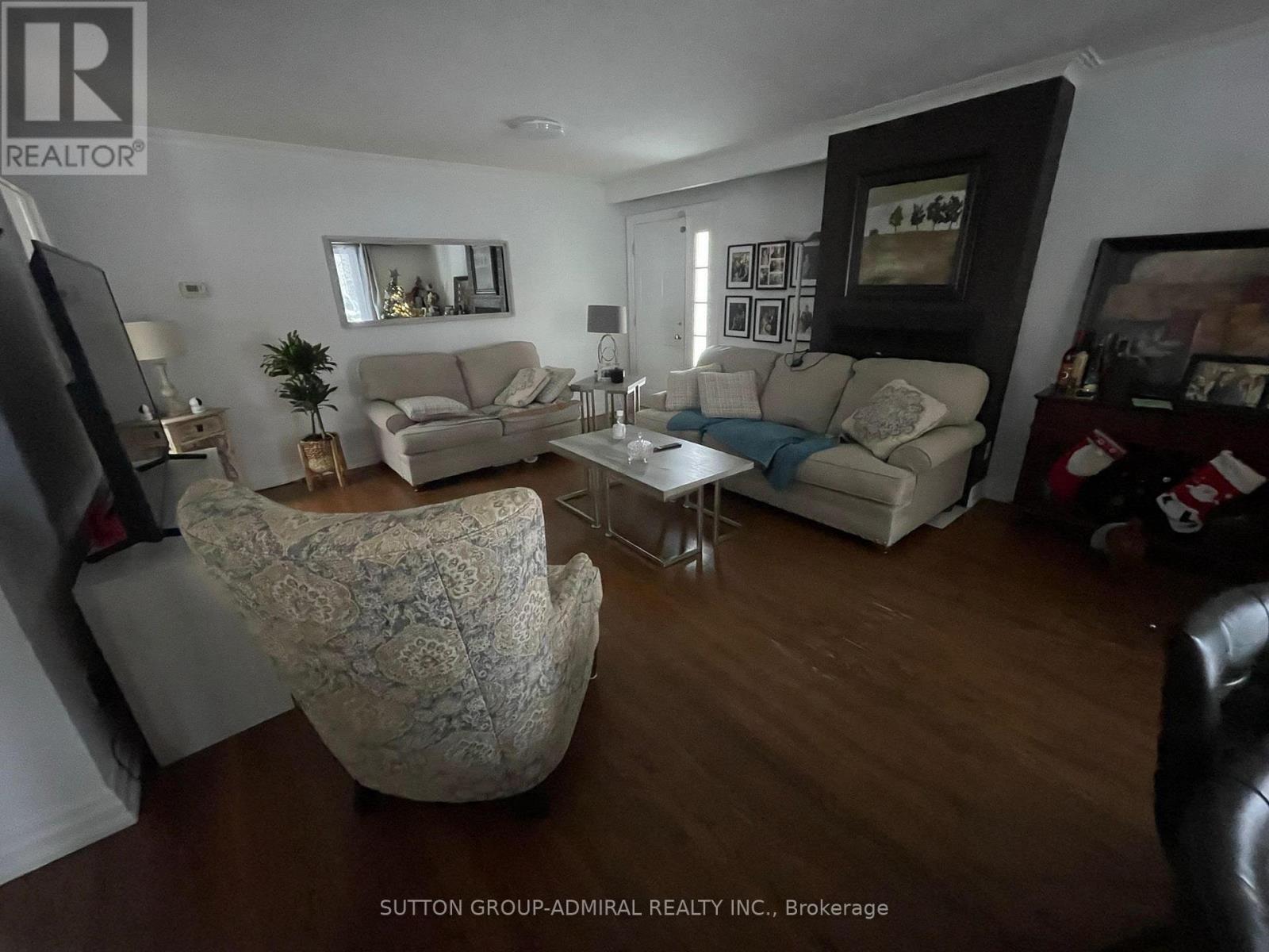 Main Flr - 12 Caines Avenue, Toronto, ON - Indoor Photo Showing Living Room