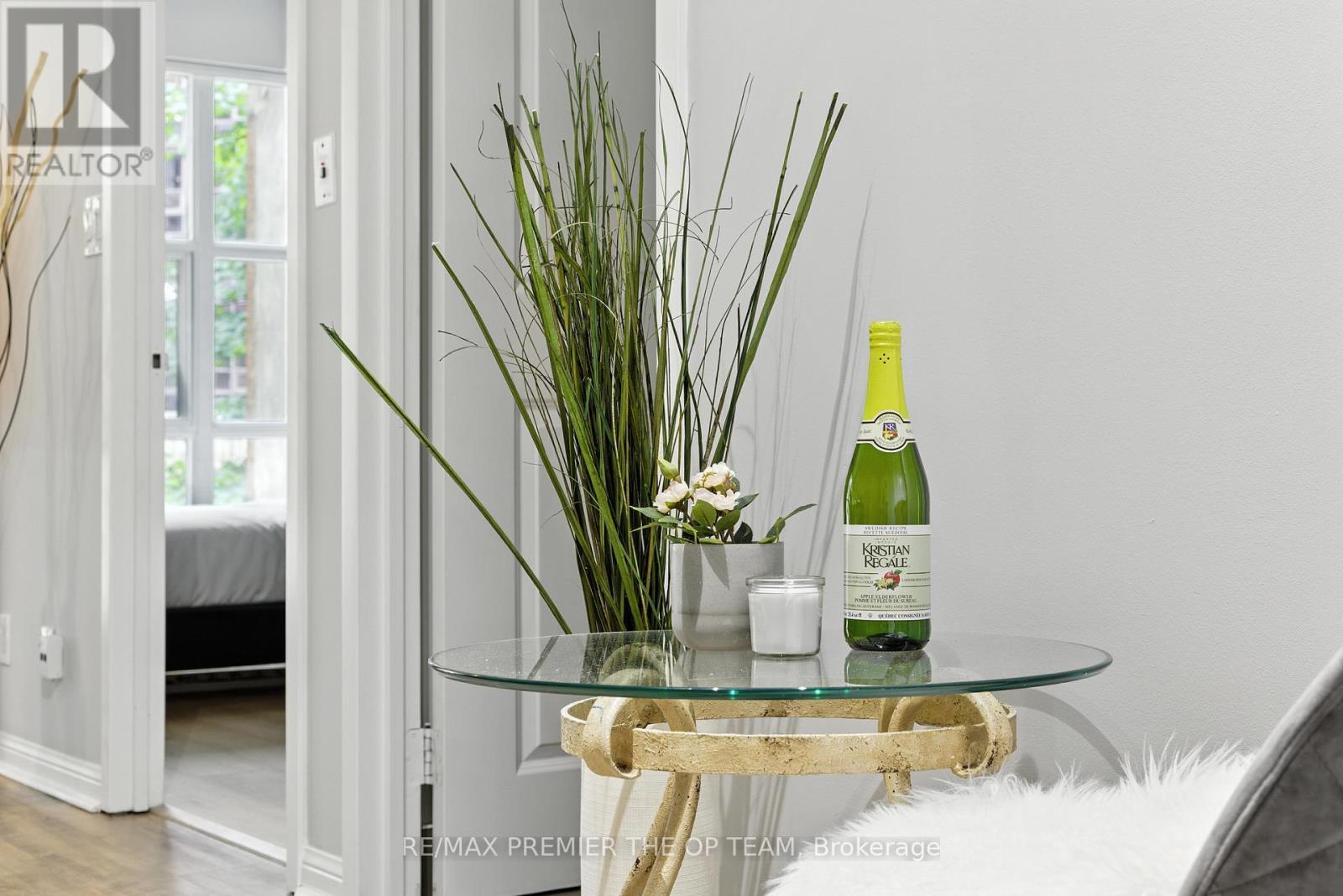 407 - 11 St Joseph Street, Toronto, ON - Indoor Photo Showing Other Room