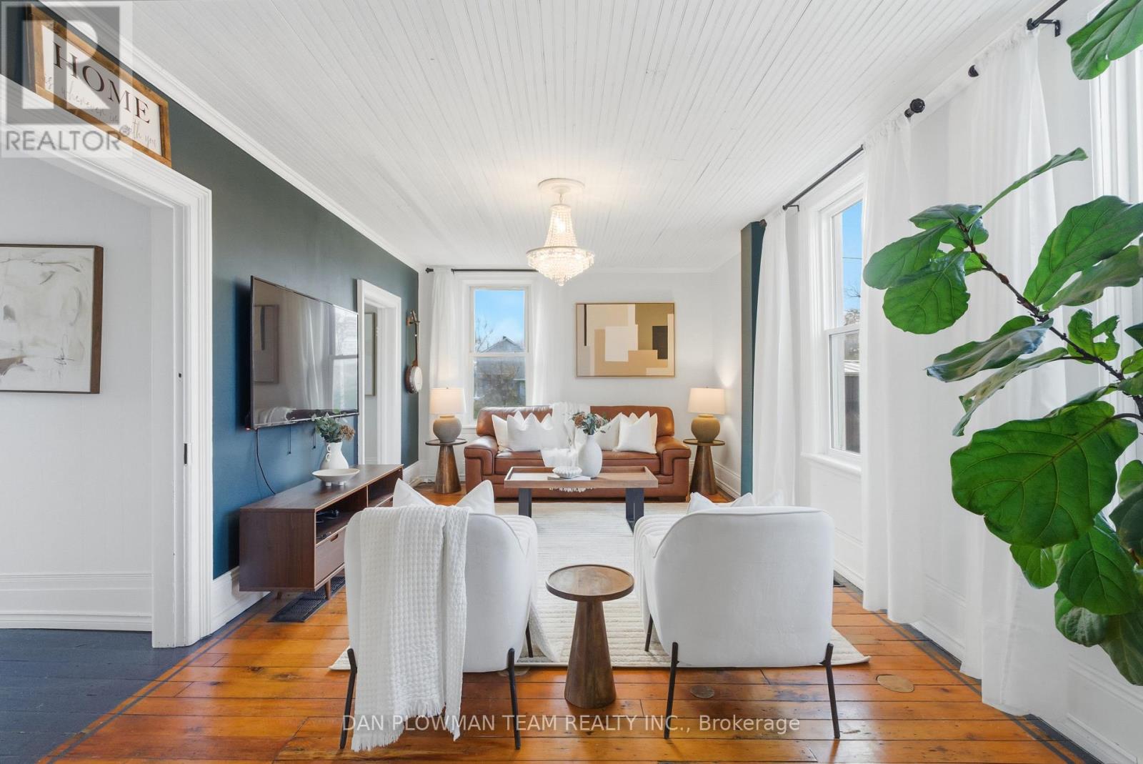 11 King Street W, Kawartha Lakes, ON - Indoor