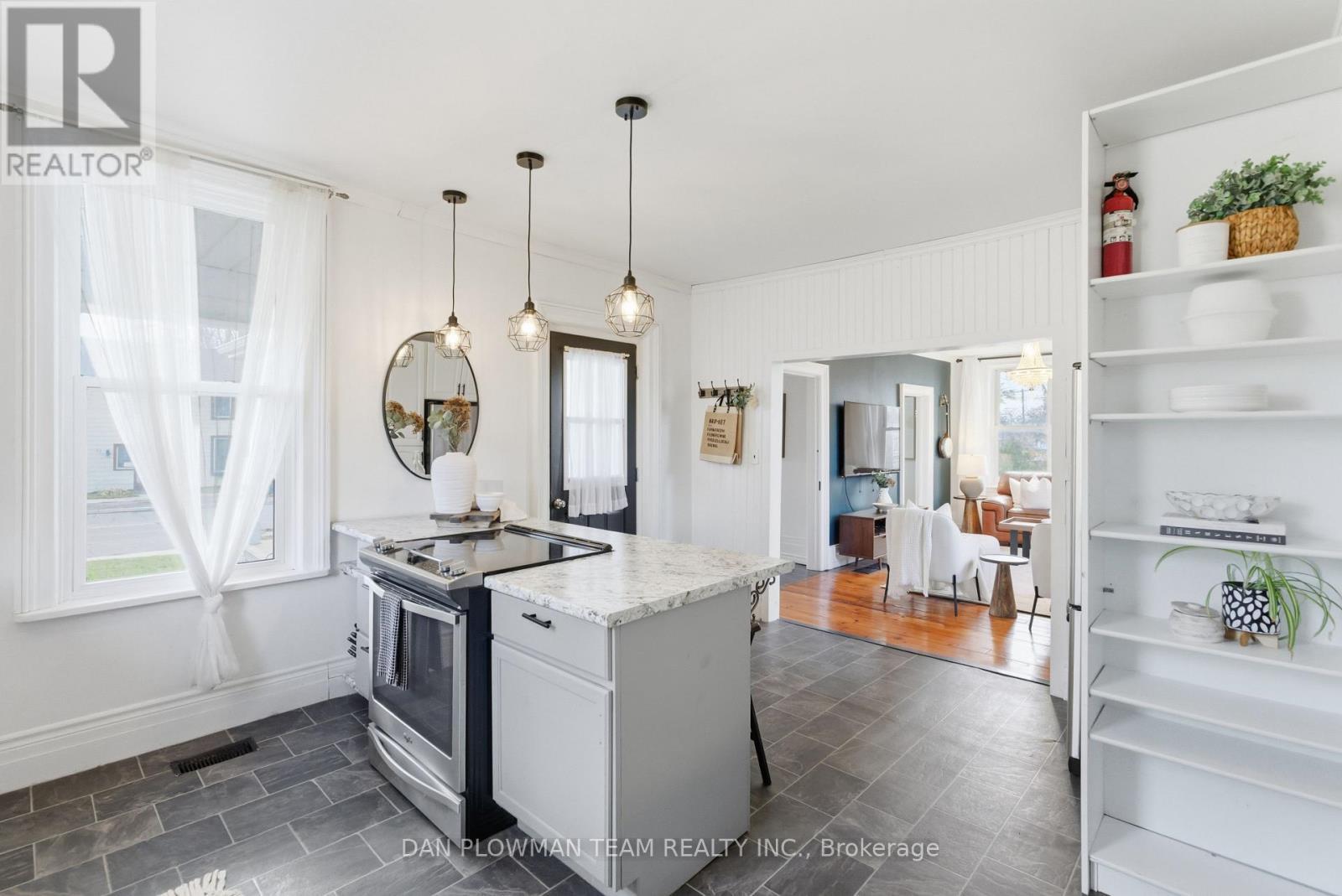 11 King Street W, Kawartha Lakes, ON - Indoor Photo Showing Kitchen