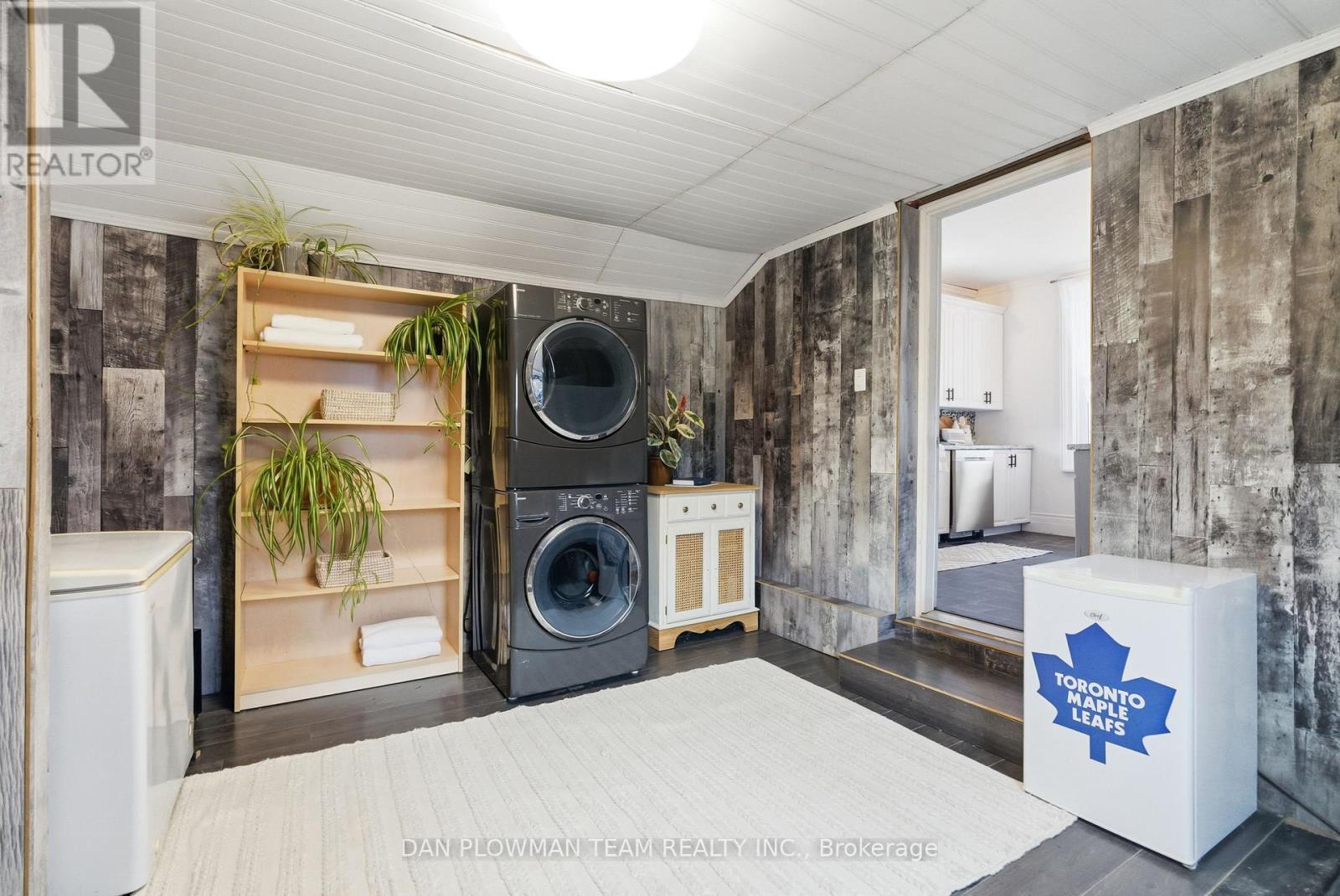 11 King Street W, Kawartha Lakes, ON - Indoor Photo Showing Laundry Room