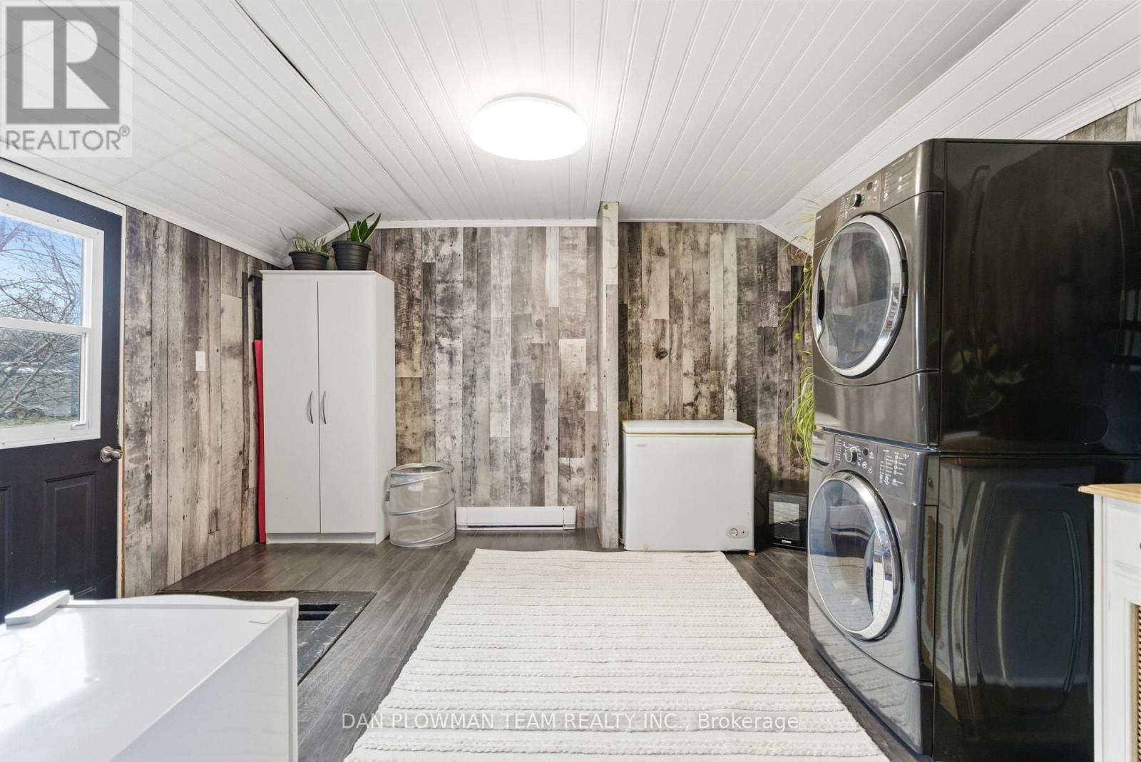 11 King Street W, Kawartha Lakes, ON - Indoor Photo Showing Laundry Room