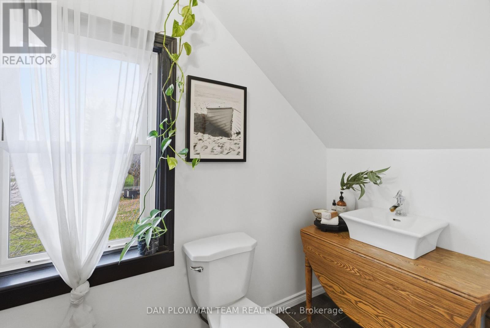 11 King Street W, Kawartha Lakes, ON - Indoor Photo Showing Bathroom