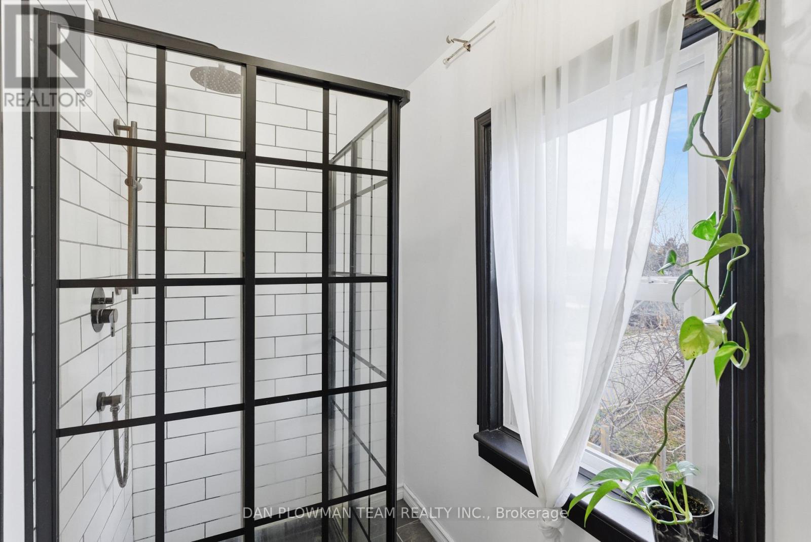 11 King Street W, Kawartha Lakes, ON - Indoor Photo Showing Other Room