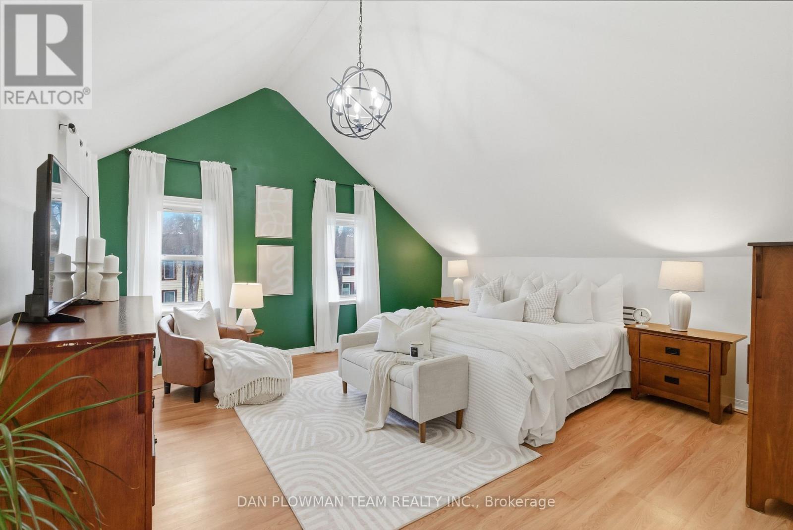 11 King Street W, Kawartha Lakes, ON - Indoor Photo Showing Bedroom