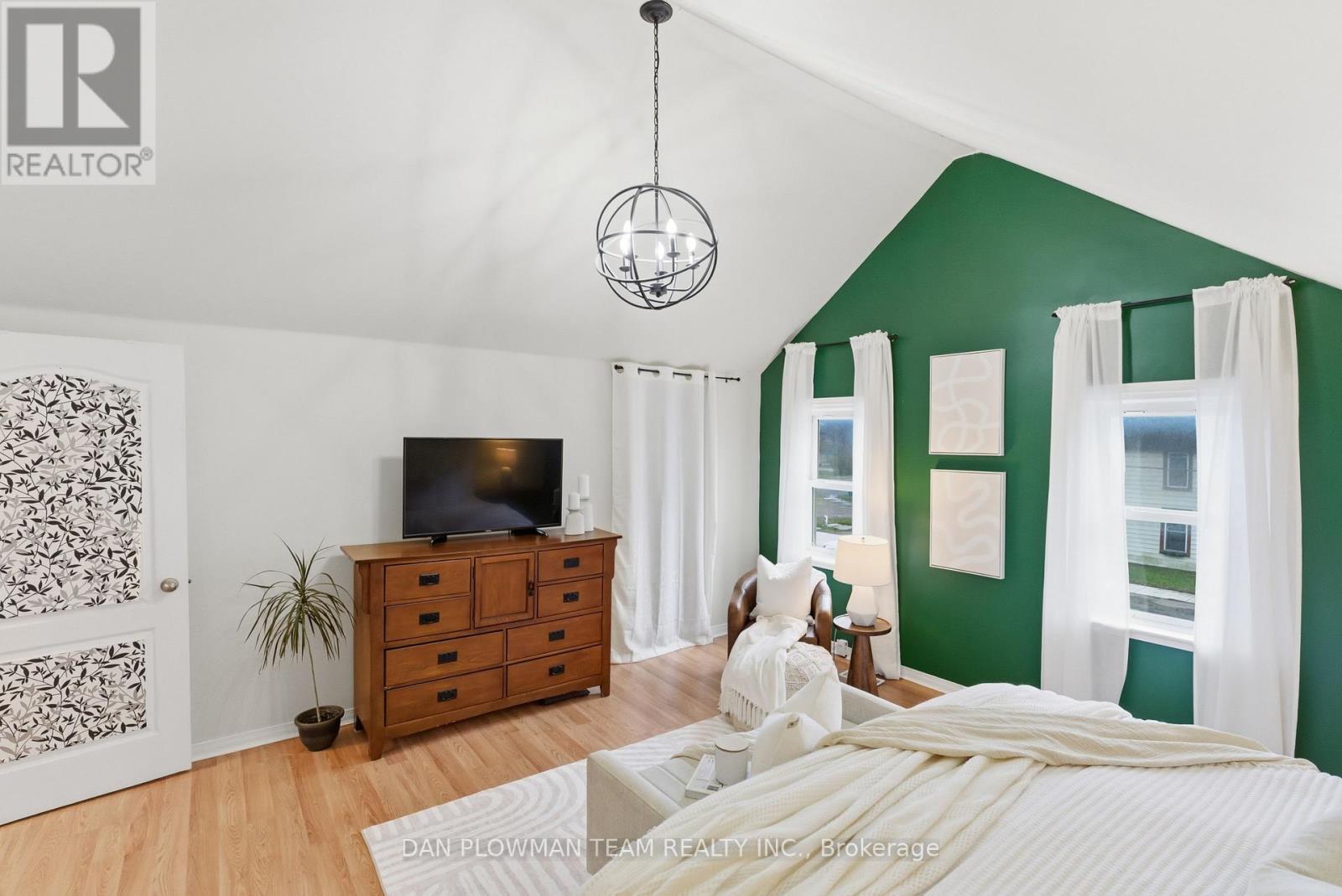 11 King Street W, Kawartha Lakes, ON - Indoor Photo Showing Bedroom