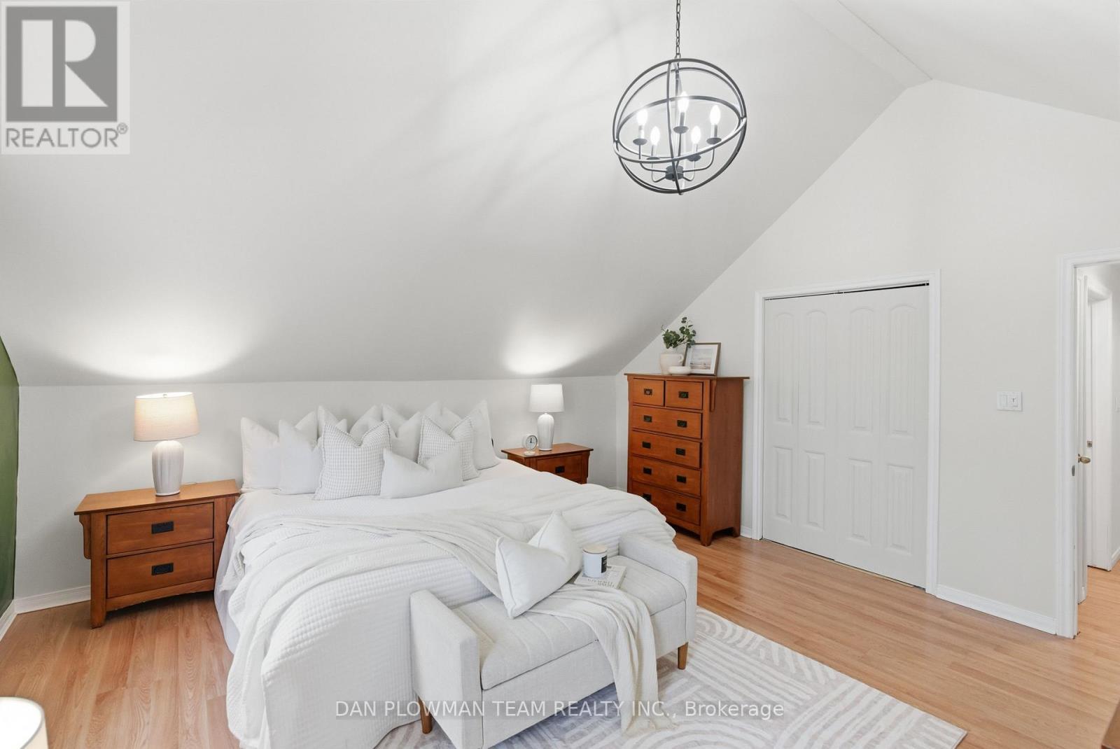 11 King Street W, Kawartha Lakes, ON - Indoor Photo Showing Bedroom