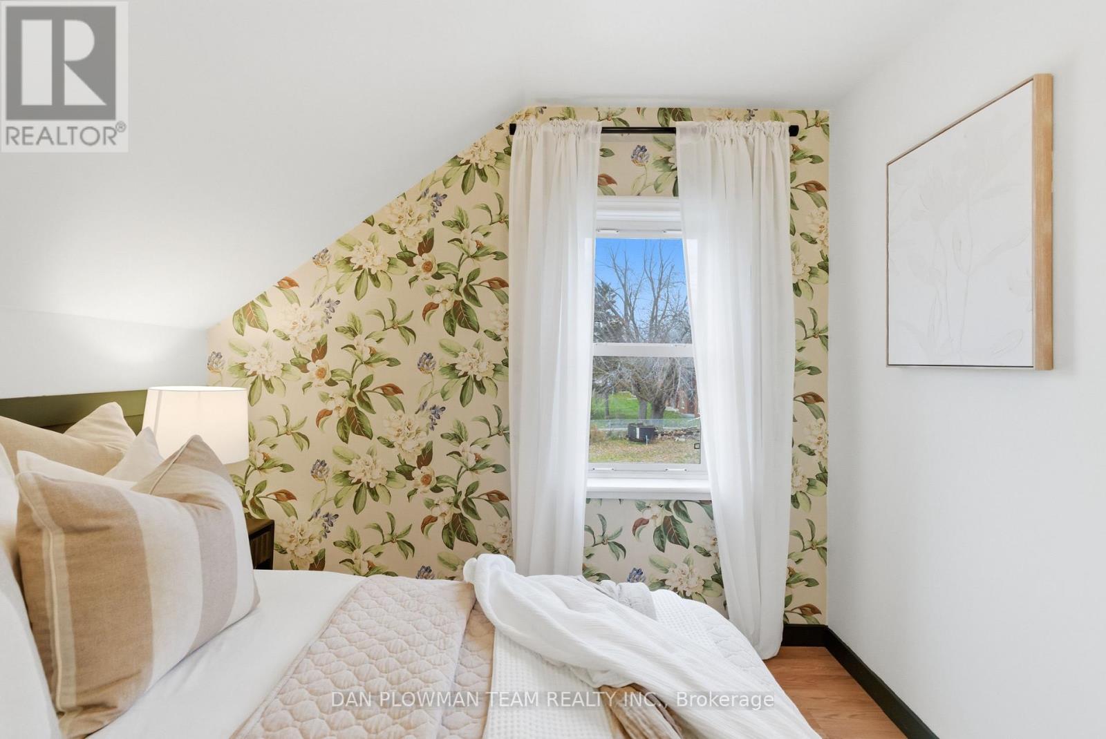 11 King Street W, Kawartha Lakes, ON - Indoor Photo Showing Bedroom