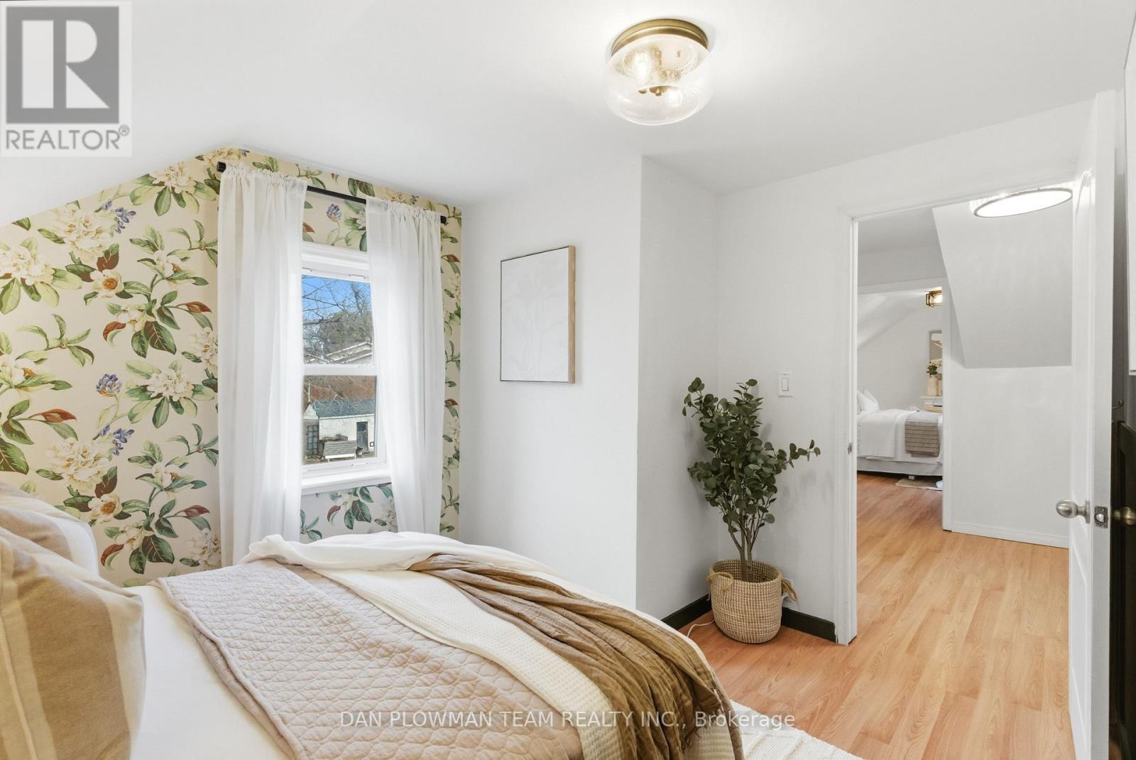 11 King Street W, Kawartha Lakes, ON - Indoor Photo Showing Bedroom