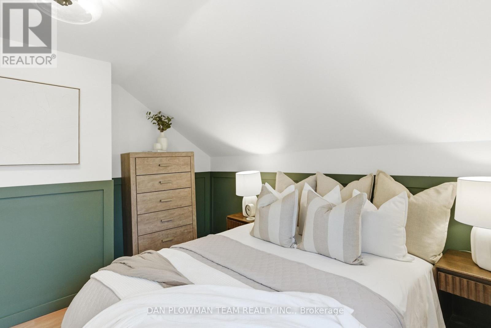 11 King Street W, Kawartha Lakes, ON - Indoor Photo Showing Bedroom