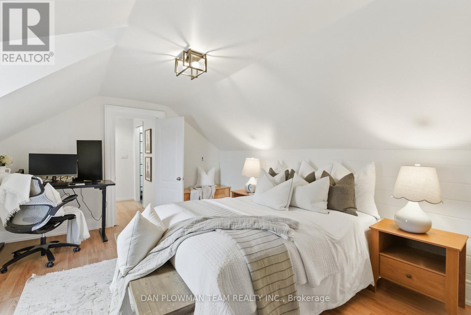 11 King Street W, Kawartha Lakes, ON - Indoor Photo Showing Bedroom