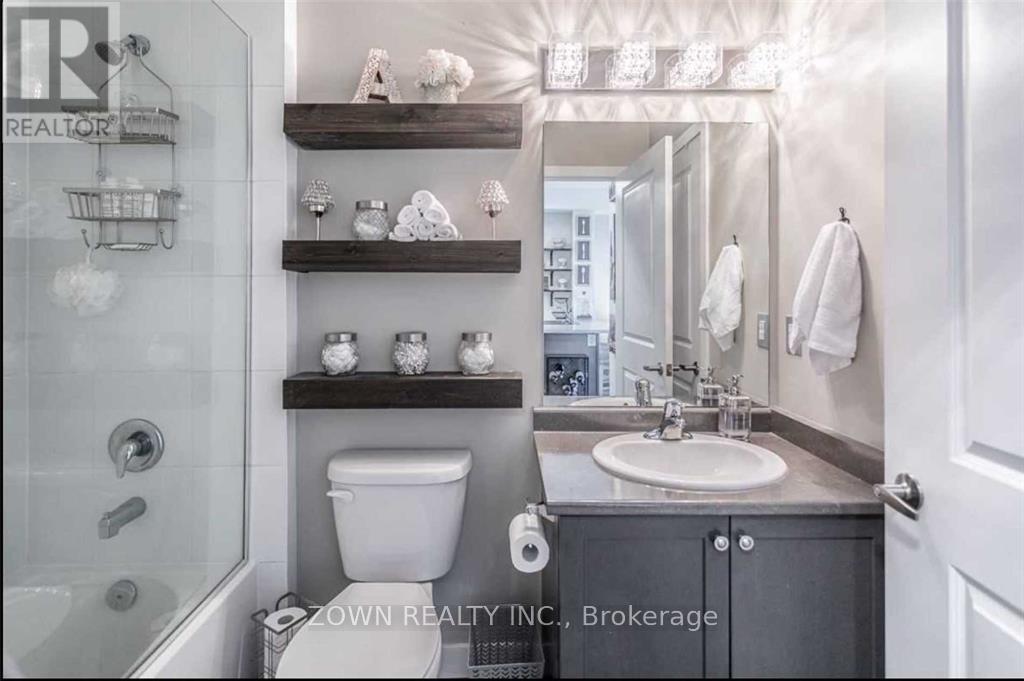 222 - 35 Southshore Crescent, Hamilton, ON - Indoor Photo Showing Bathroom