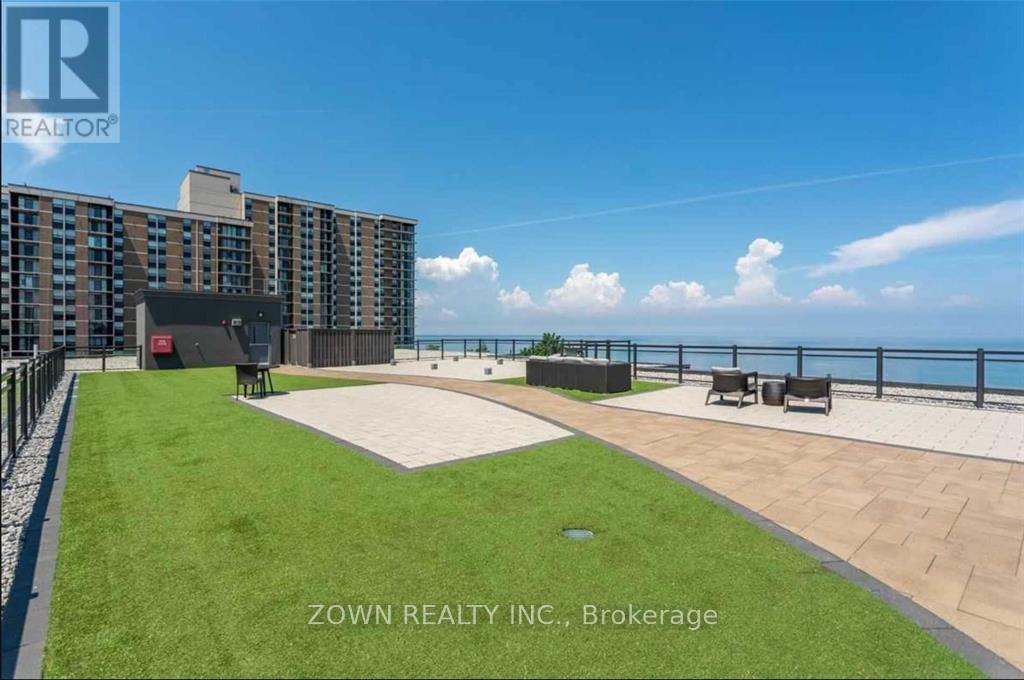 222 - 35 Southshore Crescent, Hamilton, ON - Outdoor